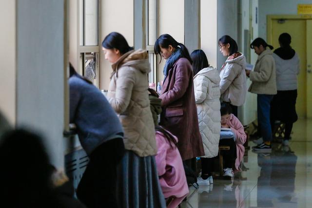 考研需要做哪些准备，考研需要准备哪些东西（要不要先找份工作）