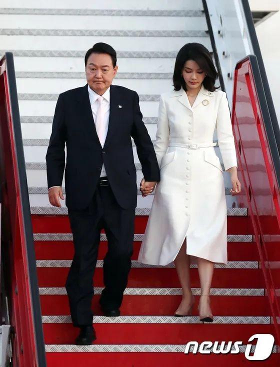 时大漂亮个人简历，时大漂亮为辛巴鸣不平（50岁韩国总统夫人合影遭“排挤”）