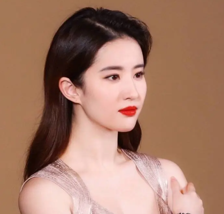 刘亦菲个人资料介绍（刘亦菲年龄造假争议发）