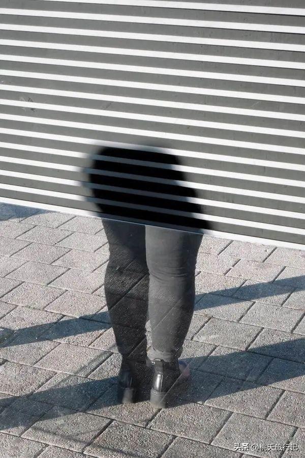 简约黑白线条画人物微信头像，黑白线描画人物头像（2022年黑白极简主义摄影获奖作品）