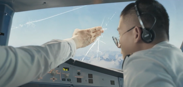 刘传健为什么不飞了，刘传健离了三次婚（九千米高空救下128人）