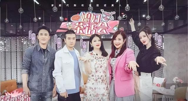 李湘服装搭配，李湘身材微胖却挺懂搭配