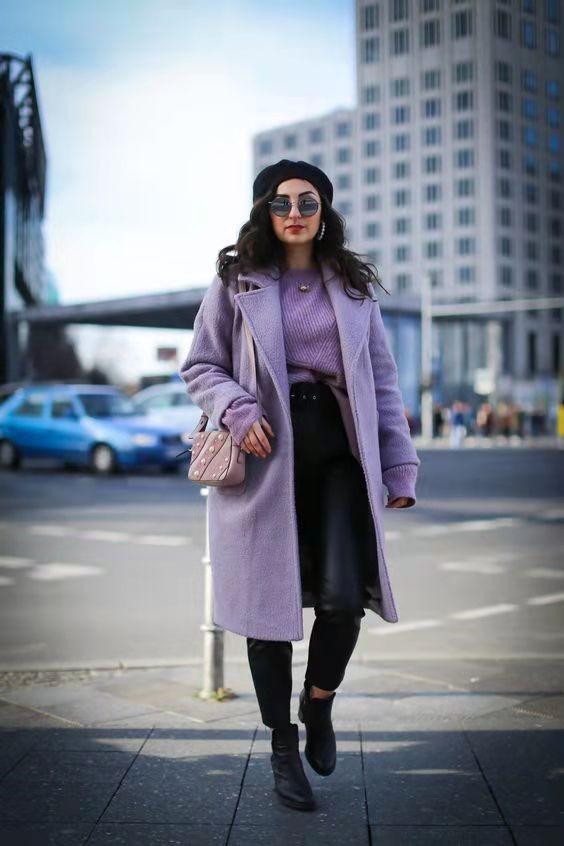 红色贝雷帽搭配什么衣服好看，红色贝雷帽搭配什么衣服好看男（试试“大衣+贝雷帽”）