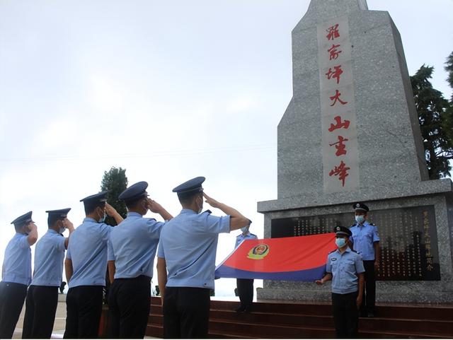 方腊活煮扈三娘，庞万春武力值（雾中蓝影行——穿梭于云海中的中越边境卫士）