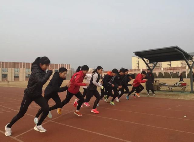 间歇跑和重复跑训练的区别，你跑过最虐的“间歇训练”是什么