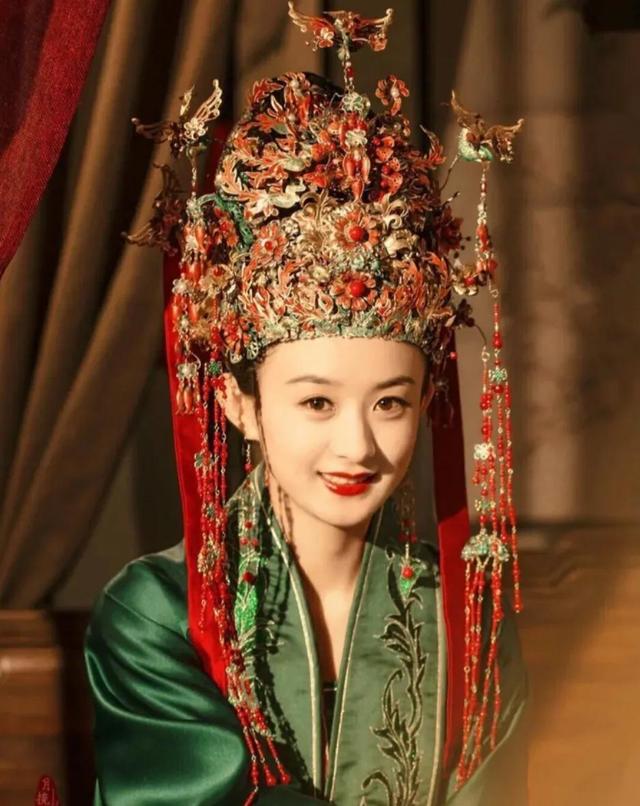 同样在剧里结婚，身着凤冠霞披，鞠婧祎居然不是排名第一