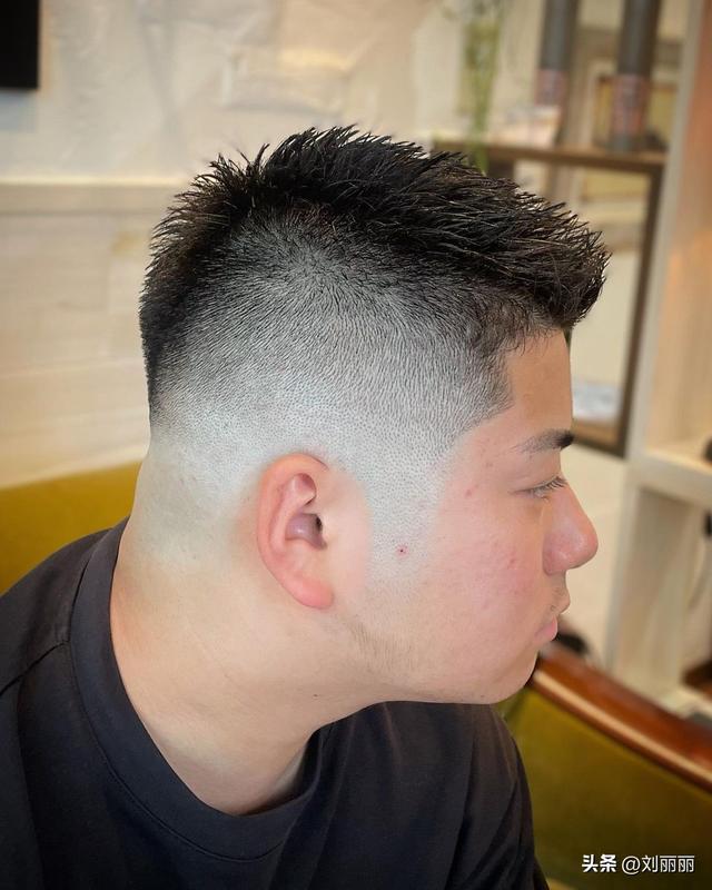 男生什么发型好看，男生弄什么发型好看（男士发型别乱剪）