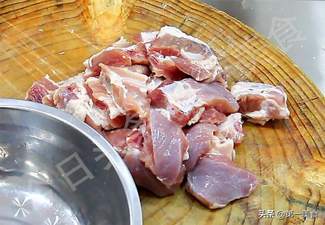 东北乱炖都有什么菜，东北乱炖是东北哪里的菜（东北的四大“硬菜”）