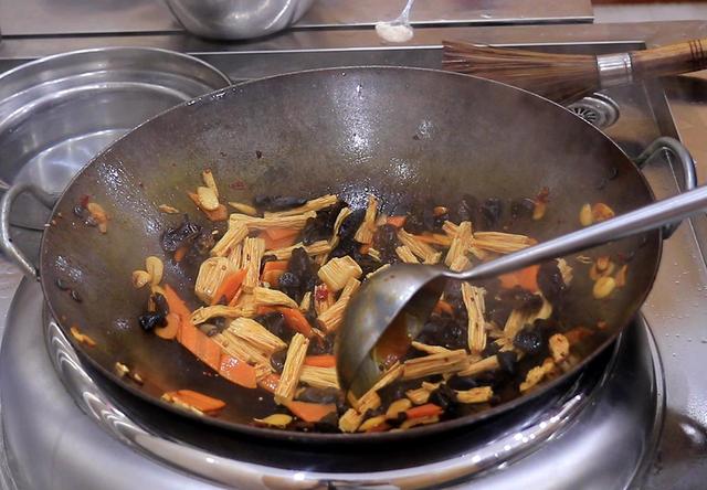 老年人吃什么补钙，中老年人补钙每天要喝多少牛奶（常吃这5种食物）