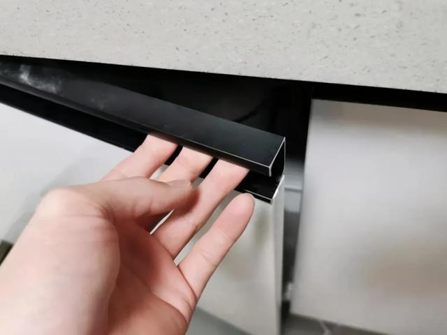 颗粒板做衣柜多少钱一平方，颗粒板定制衣柜多少钱一平方（一定要清楚全屋定制如何计价）