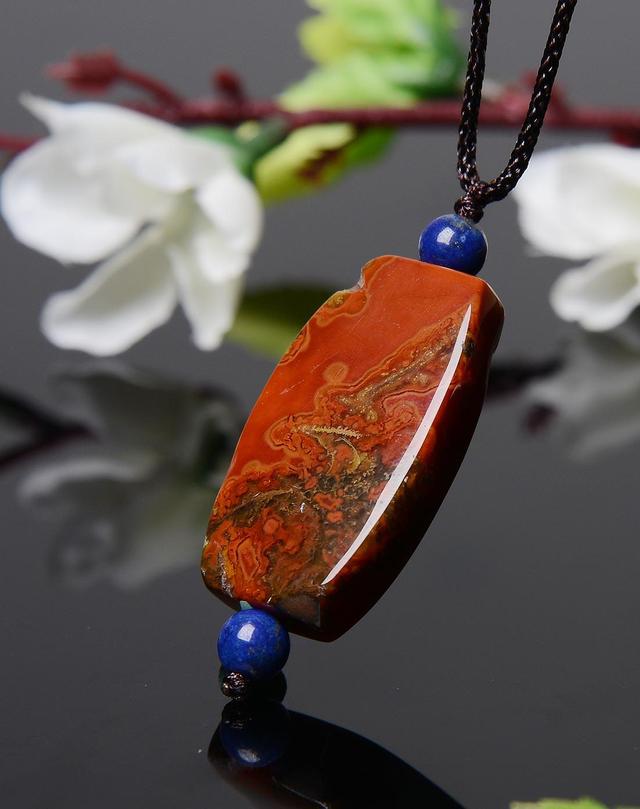 戴朱砂有什么讲究，朱砂佩戴禁忌是什么（2023年想红红火火）