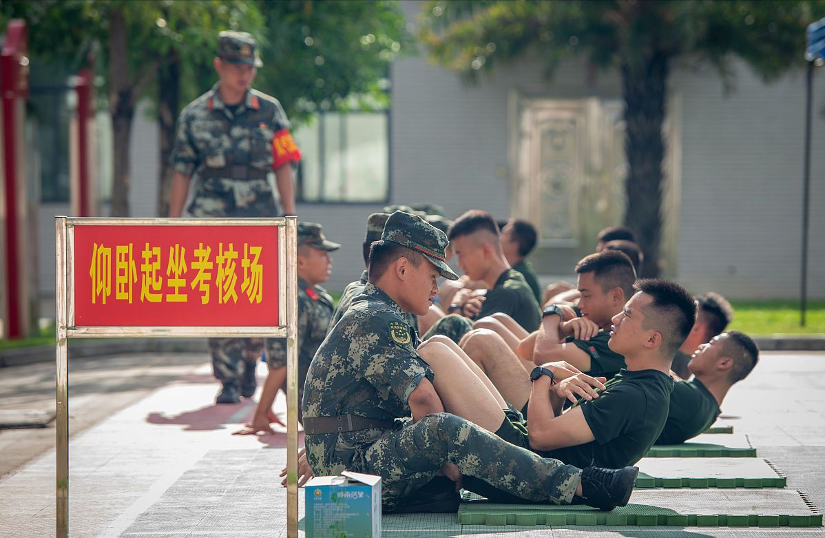 杭州士官学校是几本（两年义务兵期间有3次机会晋升军士）