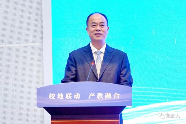 盐城工学院研究生院，2021盐城工学院研究生奖学金助学金有哪些（<盐龙湖先进技术研究院>与共建企业成功签约授牌）