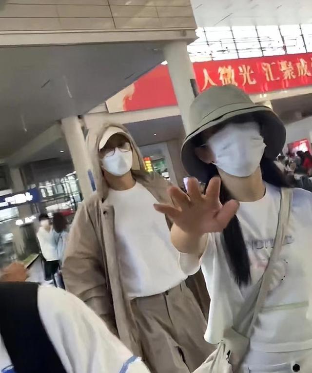 谢娜背后的故事，谢娜刘烨个人资料（失去“庇护”的快乐家族接连翻车）