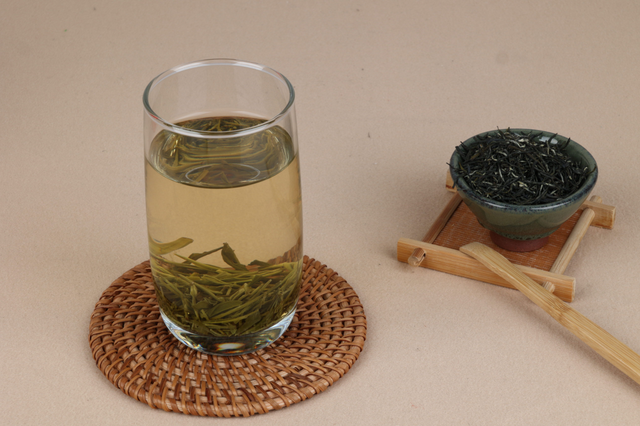 绿茶的冲泡方法和步骤，绿茶的冲泡方法（绿茶冲泡真的忌讳先放茶叶后加水吗）