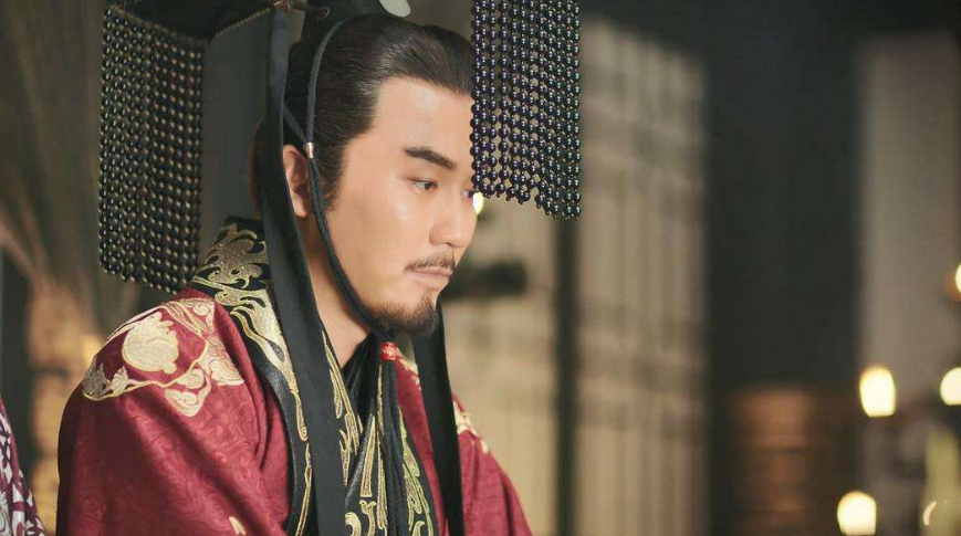 延康元年(220年)正月,曹操病逝于洛阳,曹丕从邺城至洛阳继位丞相,魏王