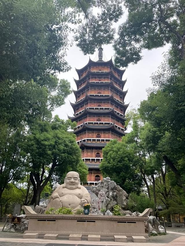 苏州北寺塔，是苏州最古老的佛寺，距今已有1700多年
