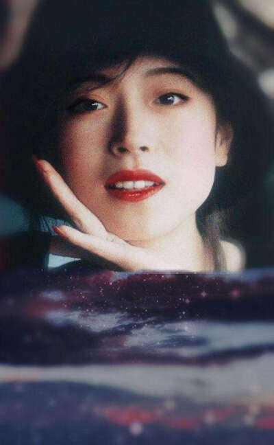 中森明菜：57岁不婚不育，被近藤真彦伤透了心，和父亲30年不联系