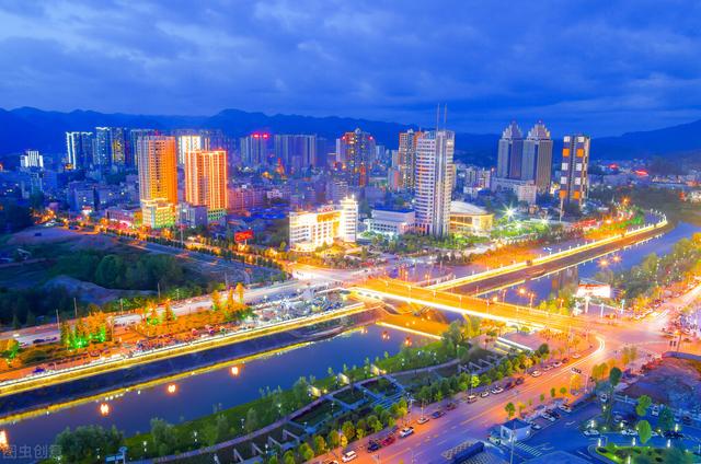 恩施几月份去旅游最好，恩施旅游什么时候最佳（适合七八月旅行的８座小城）