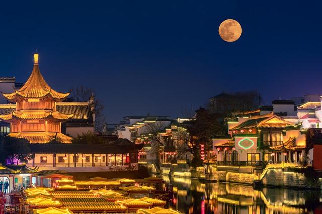 南京晚上哪里好玩的景点，上海旅游景点哪里好玩（共赴2022南京中秋佳节）