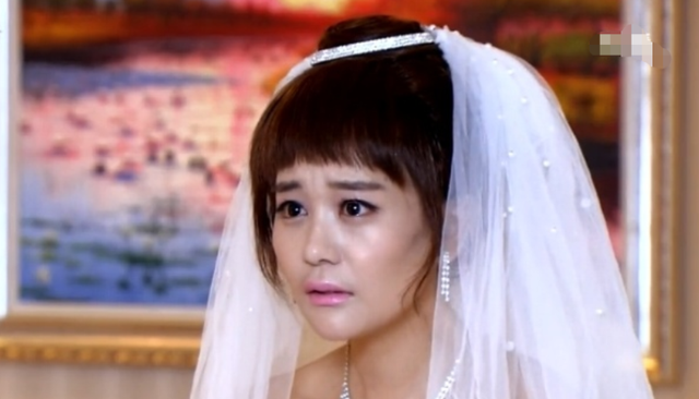 “一脸苦相”的6位女星，五官凑在一起，越看越丧，可惜了