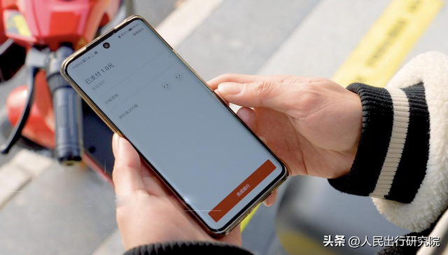 新鲜又便捷的交通工具，人民出行共享电单车