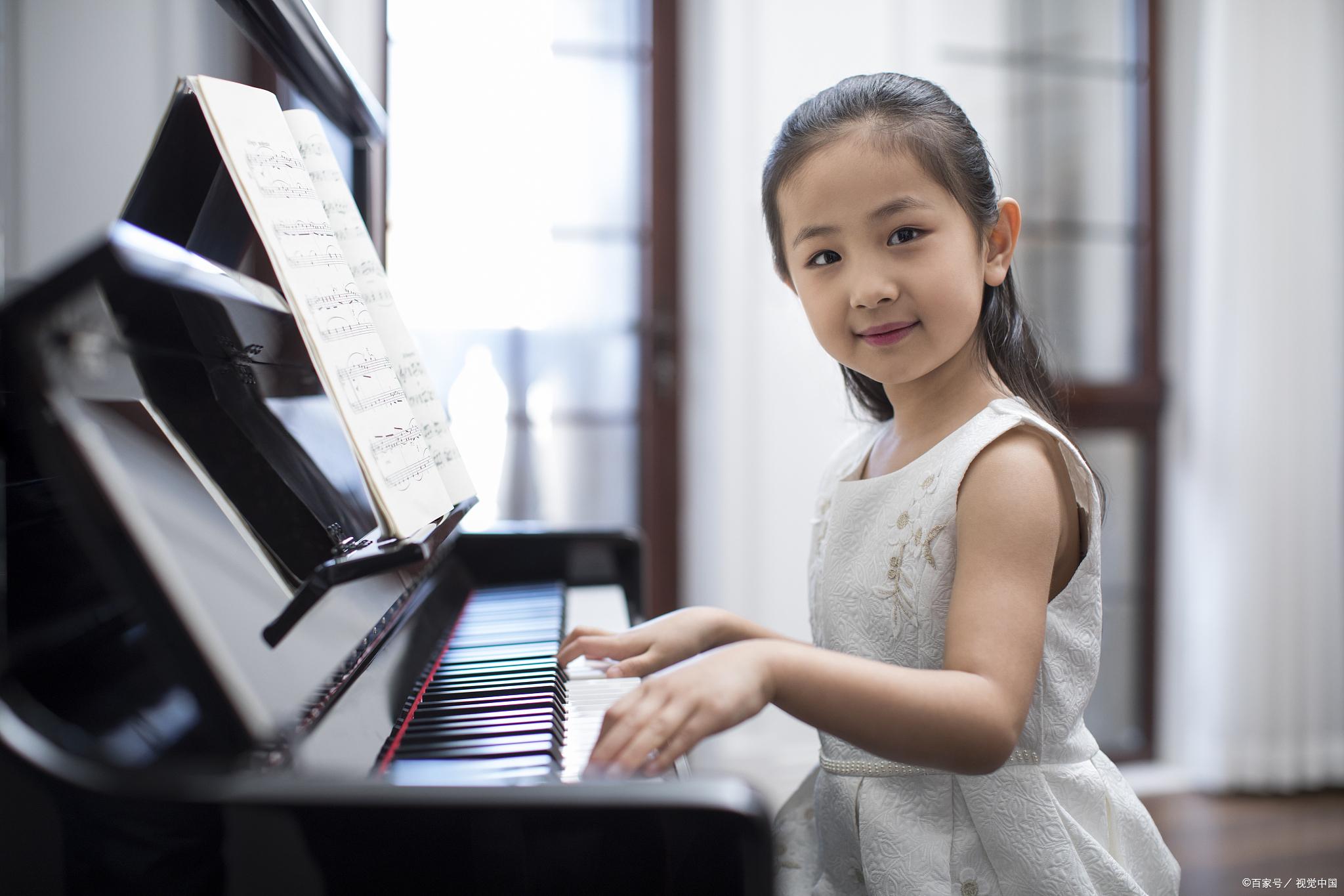 小孩学钢琴的费用 一年大概多少钱啊，孩子学弹钢琴的费用介绍