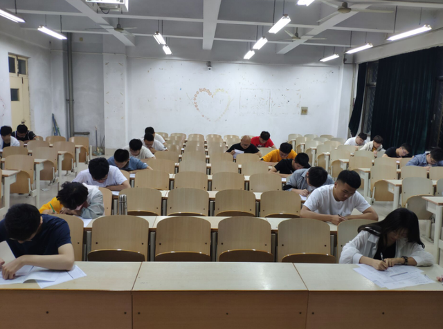 大学英语四级证书，英语四级有证书吗（大一新生想考英语四六级）