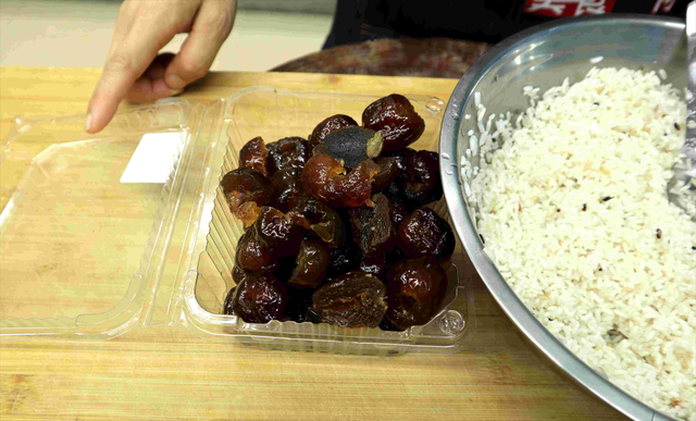 三角粽怎么包，三角粽怎么包慢动作（加凉水还是开水）