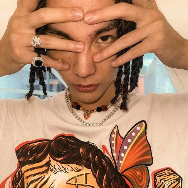 枯燥难过的头像微信，枯燥难过的头像（臭宝，该换微信头像啦）