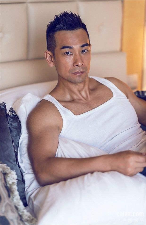 一直都是清清白白以家庭为重的,所以,赵文卓三个字也成为了好男人的代