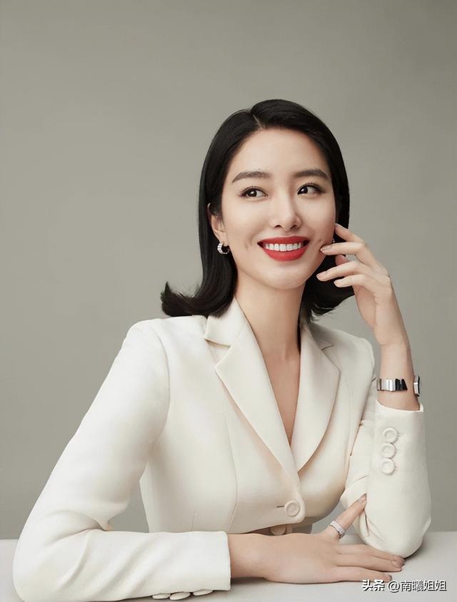 减龄中短卷发30款，建议4、50岁的女人