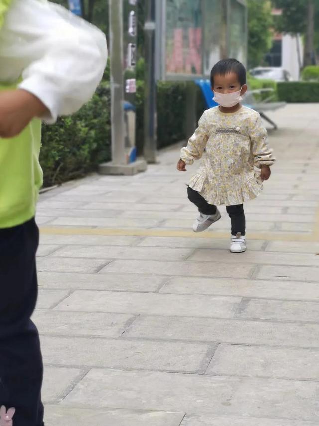 小孩晚上发烧怎么办怎样退烧快点，晚上小孩发烧怎么办（孩子，半夜发烧怎么办）