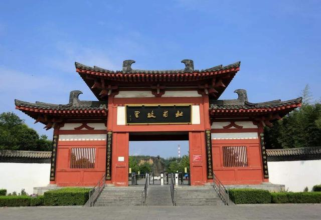 杜甫自号什么，杜甫自号什么唐代伟大的什么诗人（\