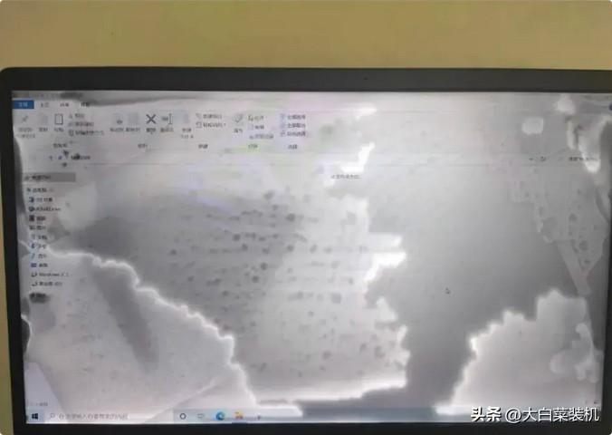 电脑屏幕用什么擦拭最好（电脑屏幕脏了清洁方法）