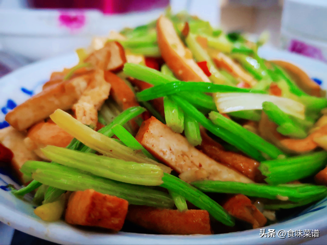 芹菜的做法大全，千张芹菜的做法大全（芹菜最好吃的4种做法）