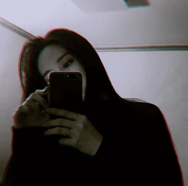 黑色系女生头像，黑色系女头（黑色系丨酷酷の微信头像）