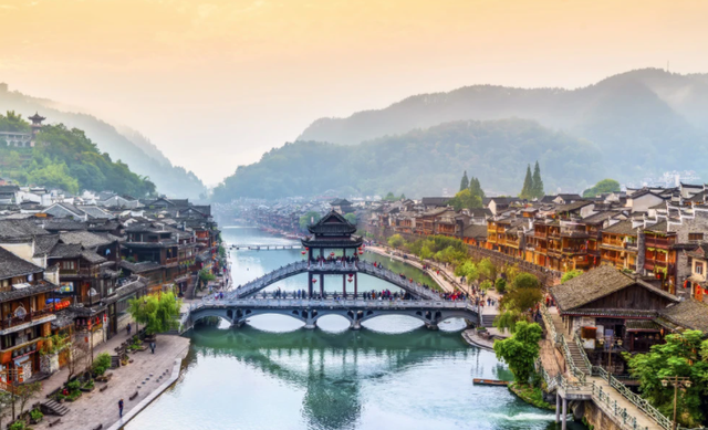 湘西终于开通高铁了，“湘西最美高铁”即将通车