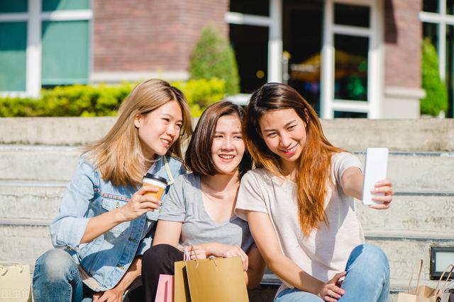 闺蜜群聊名称，闺蜜群聊名称大全霸气（闺蜜网名两人这样取）