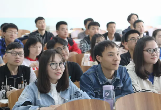 河南女子职业学院，河南女子职业学院招生录取规则和录取条件顺序政策解读2022参考（河南一高校女生操场走秀）