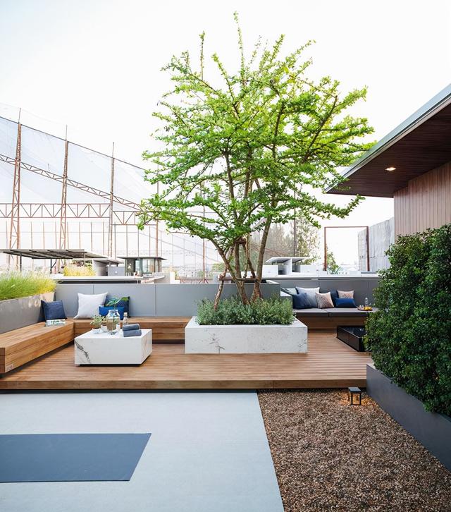 装修地面可以贴什么材料，装修地面可以贴什么材料墙（防腐木+地砖拼铺地面）