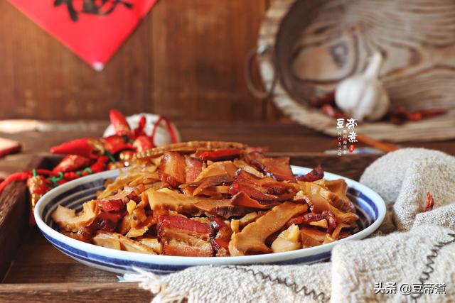 腊肉怎么吃，腊肉怎么吃前怎么处理方法（过年做了那么多腊肉）