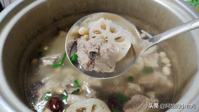 教你红枣花生排骨汤的做法优质，教你红枣花生排骨汤的做法优质视频（春天要喝“莲藕汤”）