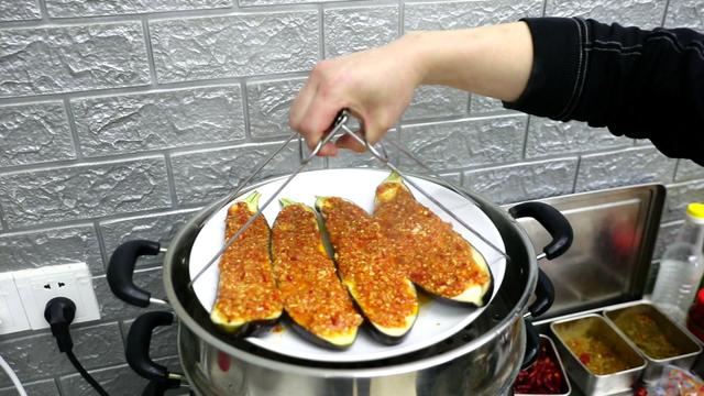 红烧肉的热量是多少，红烧肉的热量是多少千焦（难怪很多人喝水都胖）