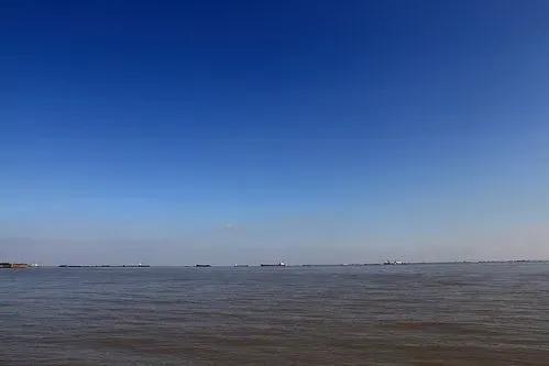 长江流域降水图，径流量达近万亿立方米