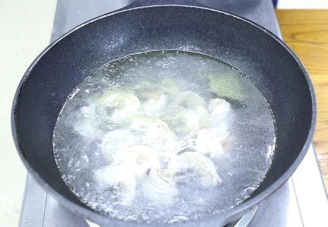 老年人吃什么补钙，中老年人补钙每天要喝多少牛奶（常吃这5种食物）