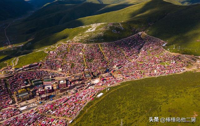 世界最大佛學院攻略,四川色達在哪裡(一生最值得去的地方:色達)