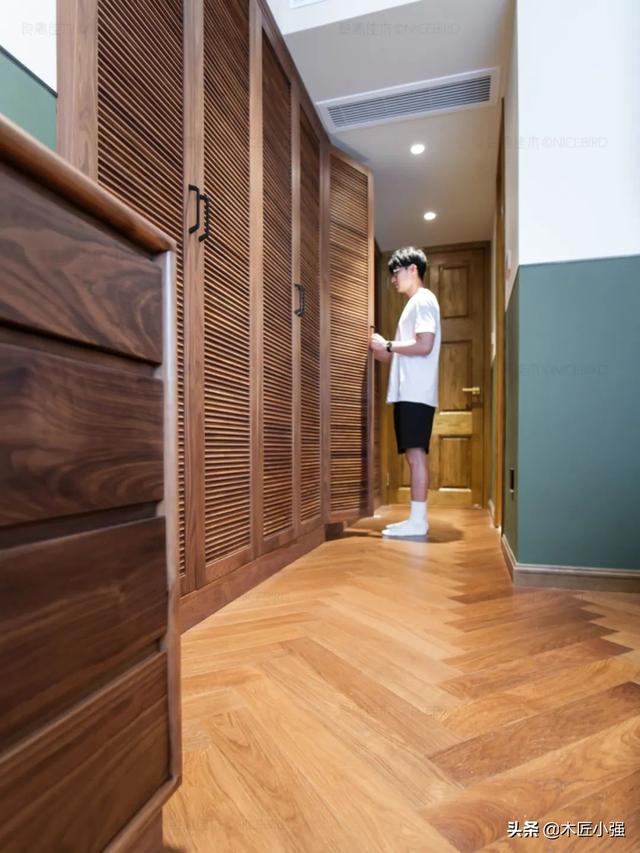 图书摆放造型，图书摆放造型图片大全（客厅图书馆美出新高度）