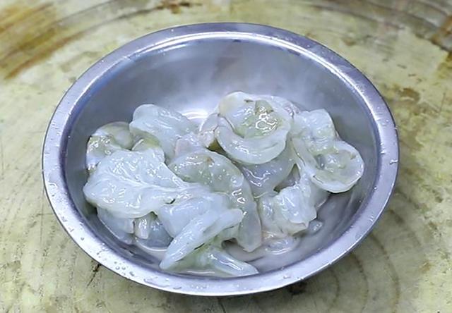 老年人吃什么补钙，中老年人补钙每天要喝多少牛奶（常吃这5种食物）