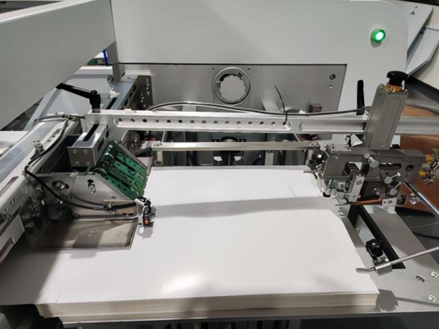 衣服吊牌怎么做，衣服吊牌在哪里定做（关于服装产业崛起后的科技意识流）